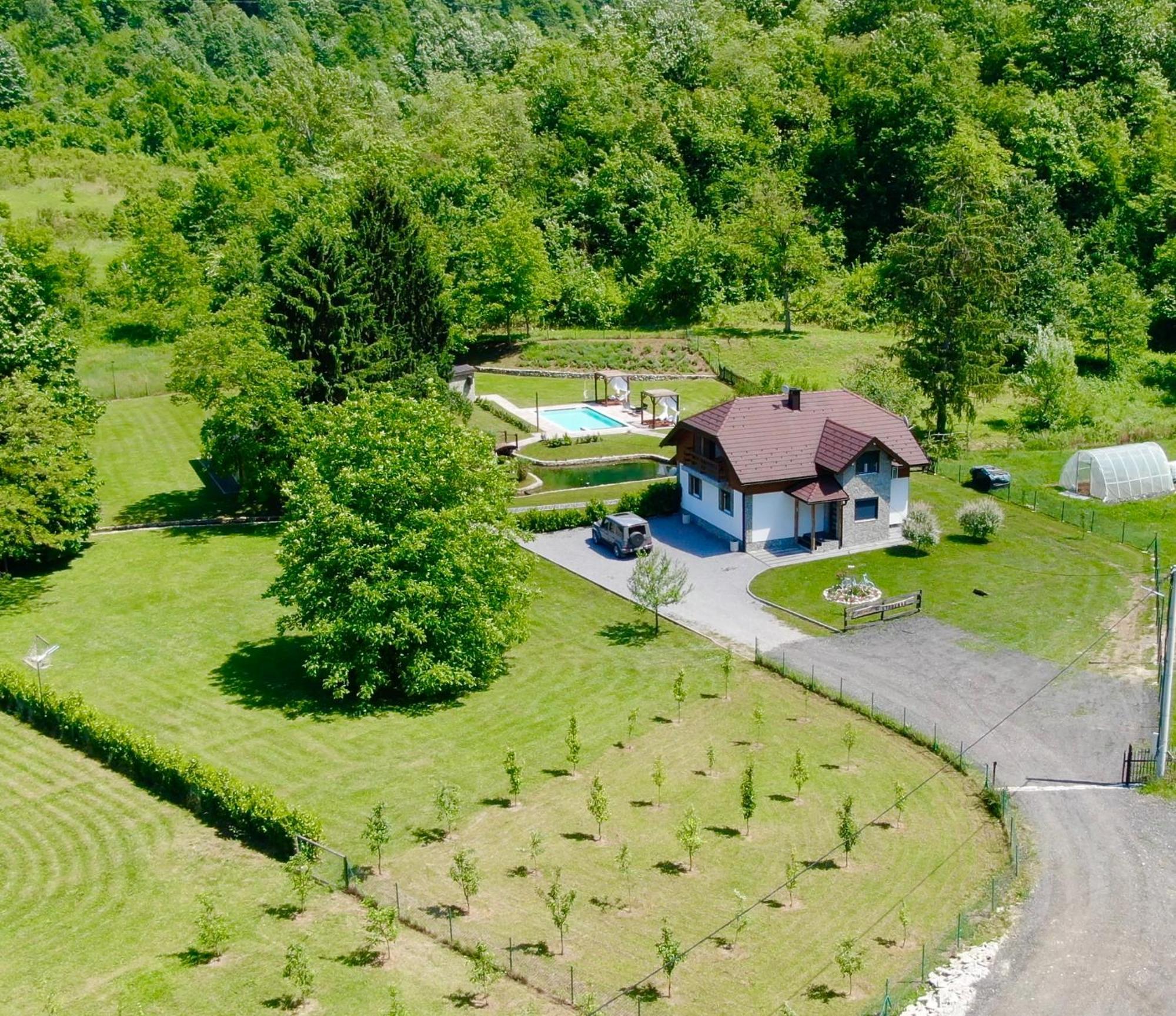 Vacation House Studenac Бихач Экстерьер фото